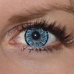 Elegance aqua v detailu na původní barvě očí modré