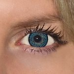 Elegance blue v detailu na původní barvě očí modré