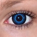 Eyelush aqua v detailu na původní barvě očí hnědé