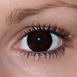 Eyelush choco v detailu na původní barvě očí hnědé