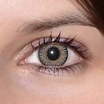 3 tones grey v detailu na původní barvě očí hnědo-zelené